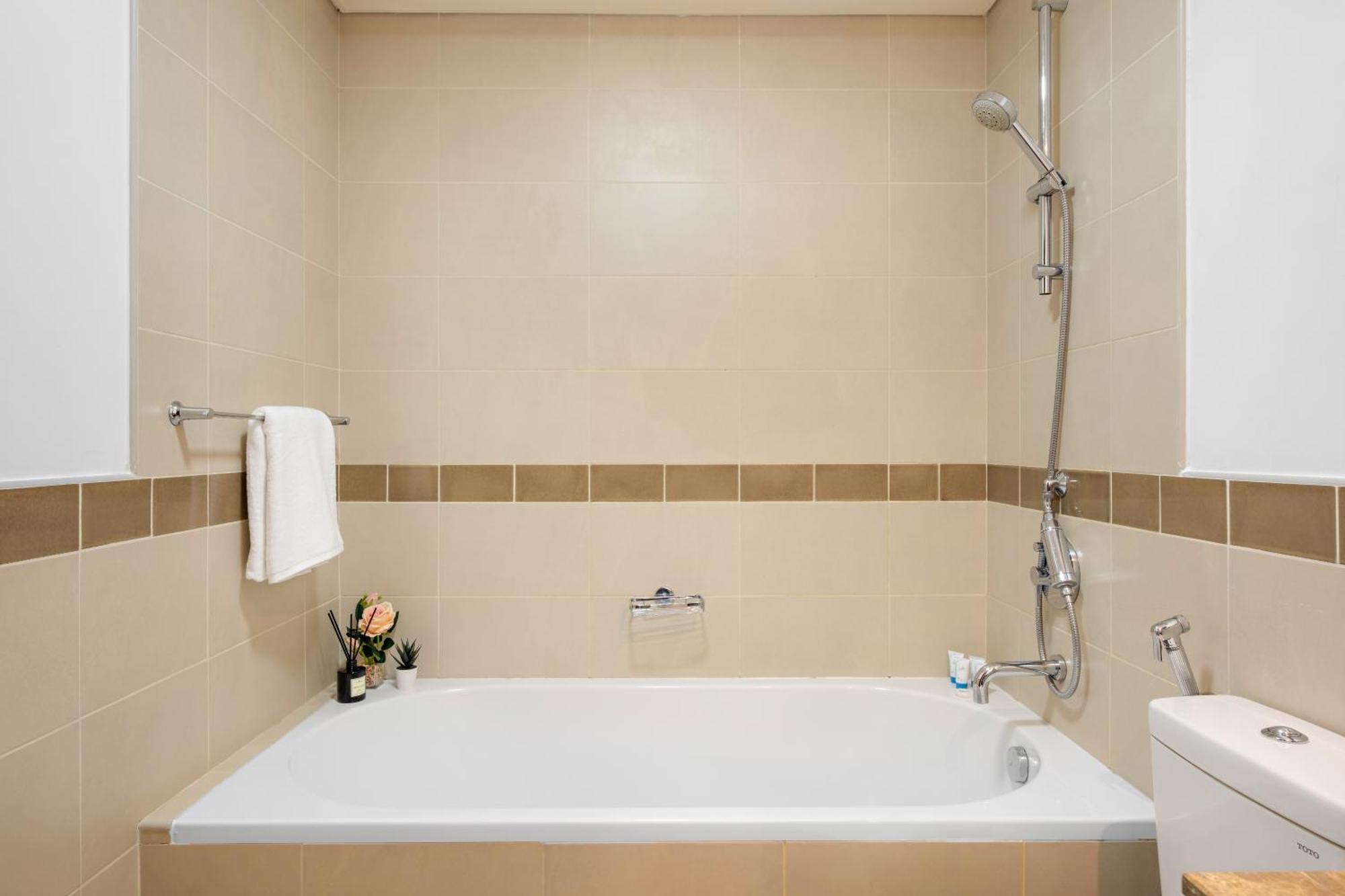 Apartment Elegant 1br With Stunning Views At 29 Boulevard *
