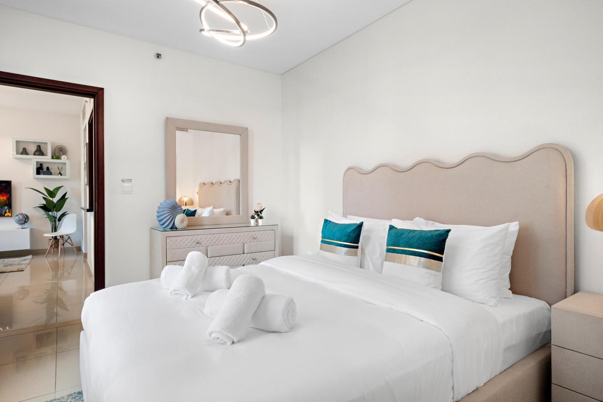 Apartment Elegant 1br With Stunning Views At 29 Boulevard